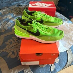 Nike Waffle 1 Men's Green Athletic Shoes.